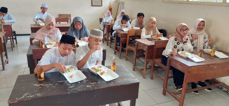 Tasyakuran Seluruh Siswa SMP NEGERI 1 Wajak Dalam Rangka Maulid Nabi Muhammad SAW 1444 H