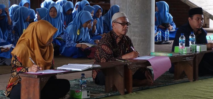 Lomba Tartil Al-Qur’an di SMP Negeri 1 Wajak Untuk Memperingati Bulan Bahasa 2022