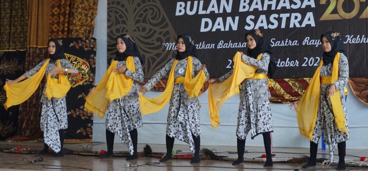SMP Negeri 1 Wajak  Memperingati Bulan Bahasa Tahun 2022