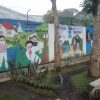 Peserta Didik Kelas IX SMPN 1 Wajak Kreasikan Mural Beragam Tema